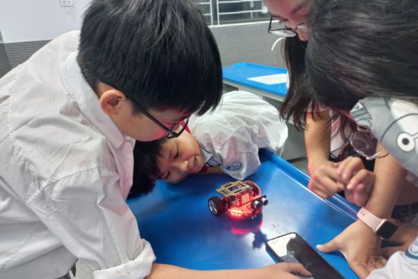 Lợi ích cho bé khi học Robotics