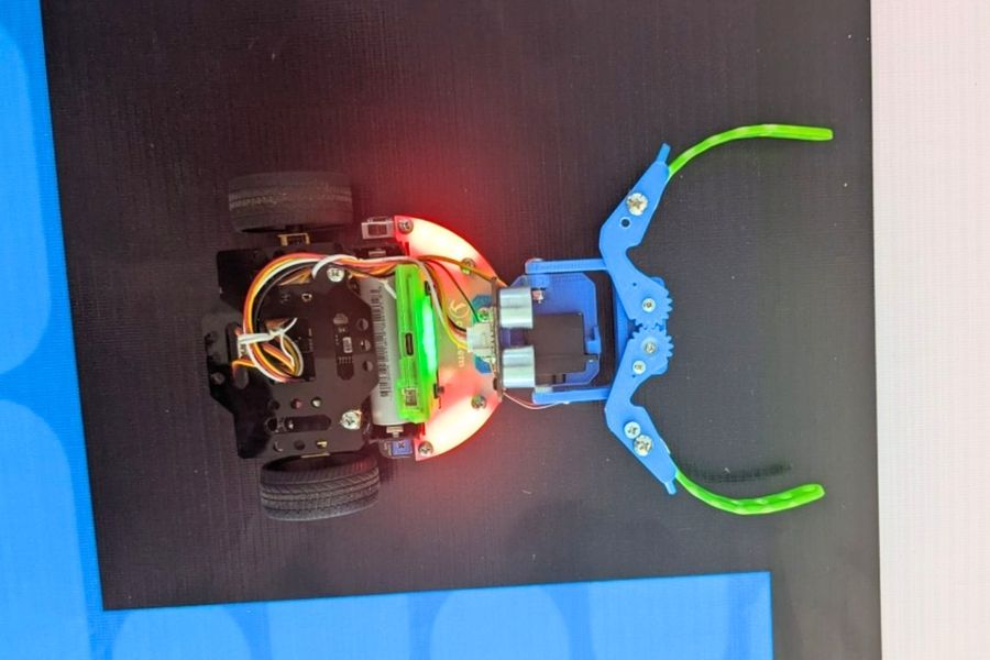Ngoại hình độc đáo của robot Rover tại Ngày hội STEM cấp tiểu học ở Cần Thơ
