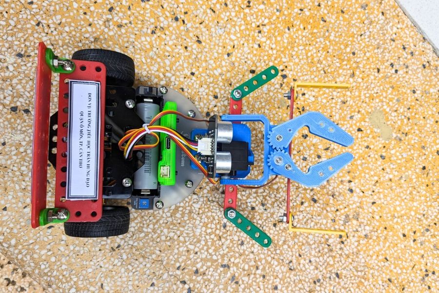 Ngoại hình độc đáo của robot Rover tại Ngày hội STEM cấp tiểu học ở Cần Thơ