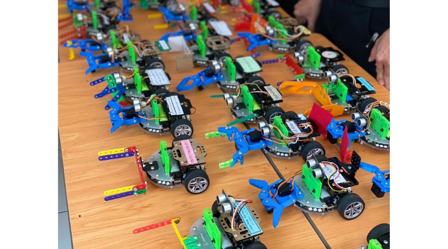 Ngoại hình độc đáo của robot Rover tại Ngày hội STEM cấp tiểu học ở Cần Thơ