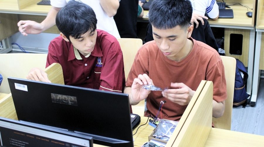 Tập huấn về IoT với Yolo UNO tại trường DH Nguyễn Tất Thành, TP. HCM