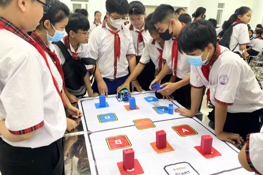 Hoạt động trải nghiệm STEM robot bắn bóng