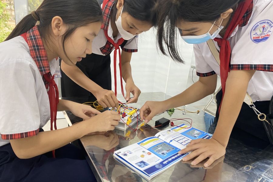 Hoạt động trải nghiệm STEM lắp ráp mạch điện gia đình