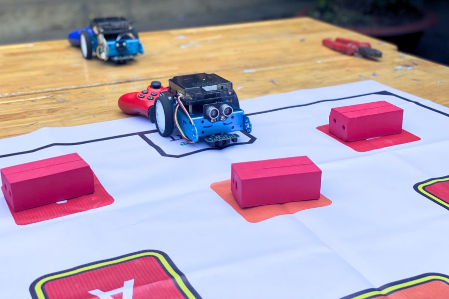 Hoạt động trải nghiệm STEM robot bắn bóng