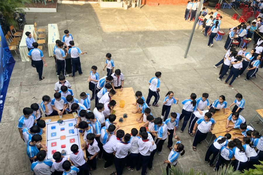 Hoạt động trải nghiệm STEM trong "Hành trình ánh sáng tri thức" 