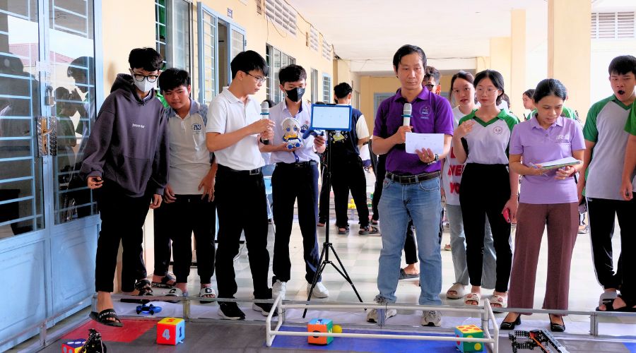 Tập huấn và thi đấu Robocon với robot ORC K3 do OhStem sản xuất tại Cần Thơ