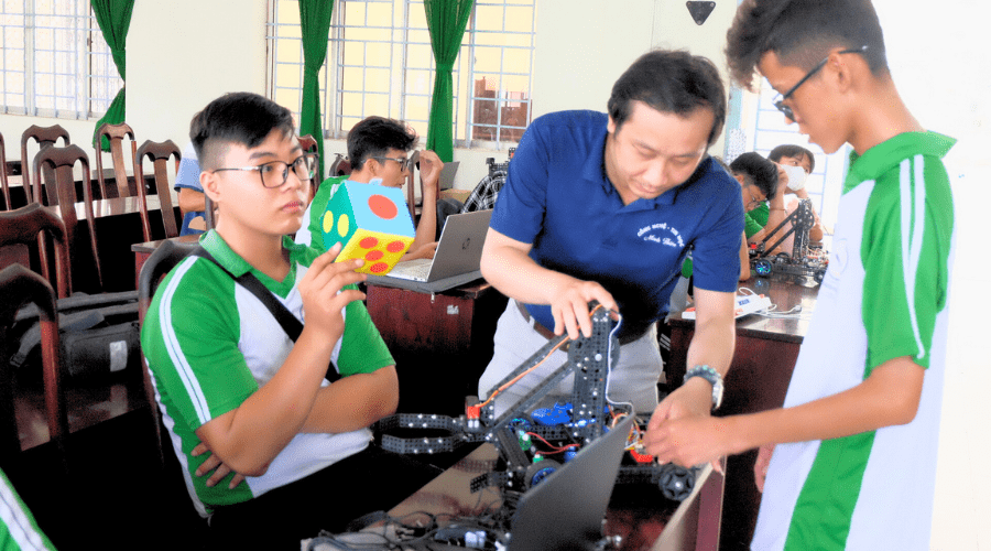 Tập huấn và thi đấu Robocon với robot ORC K3 do OhStem sản xuất tại Cần Thơ