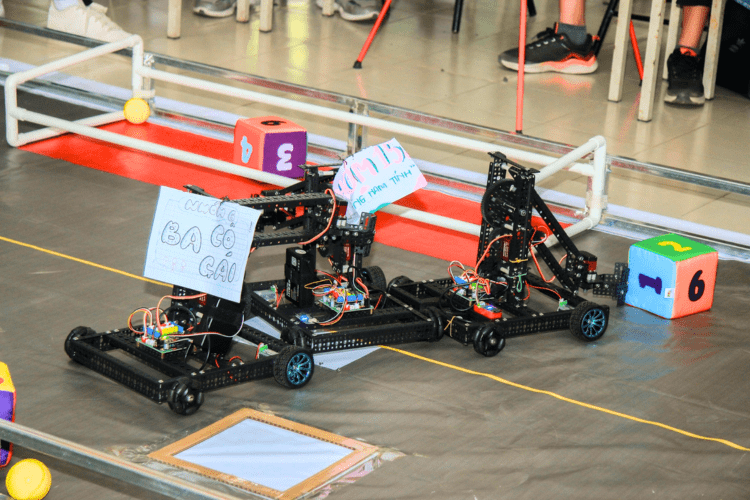 Hình ảnh robot ORC (OhStem Robotics Challenges) của OhStem