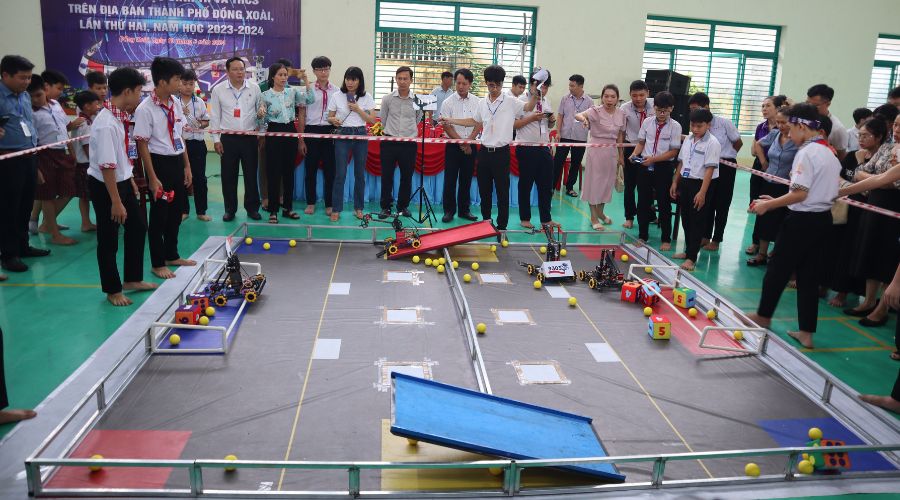 Hình ảnh cuộc thi Robocon tại Đồng Xoài, Bình Phước do OhStem hỗ trợ