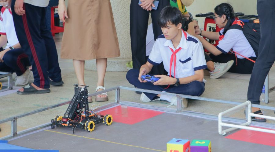 Hội thi Liên hoan CLB với robot ORC K3 tại Củ Chi