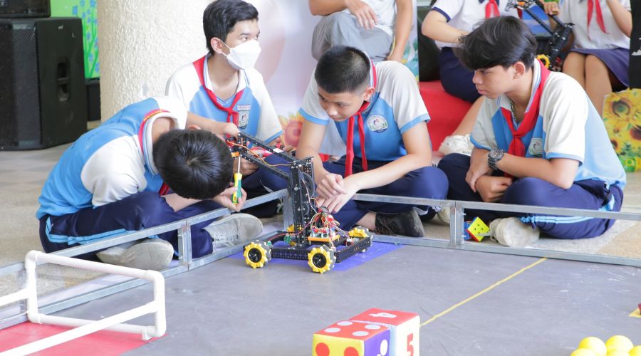 Hội thi Liên hoan CLB với robot ORC K3 tại Củ Chi