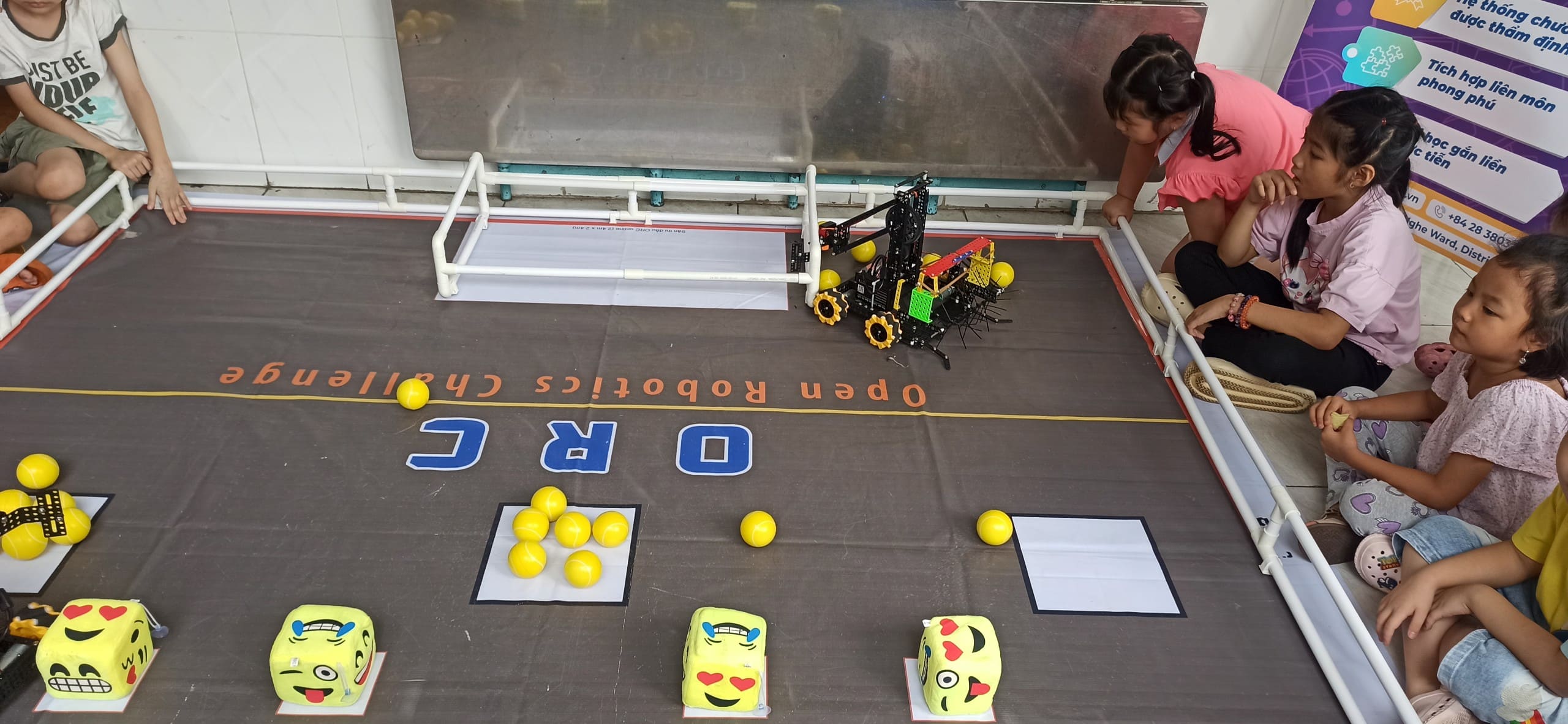 Ngày hội STEM tại trường Tiểu học Hòa Bình, Quận 1, TP. HCM với sân chơi Robocon ORC