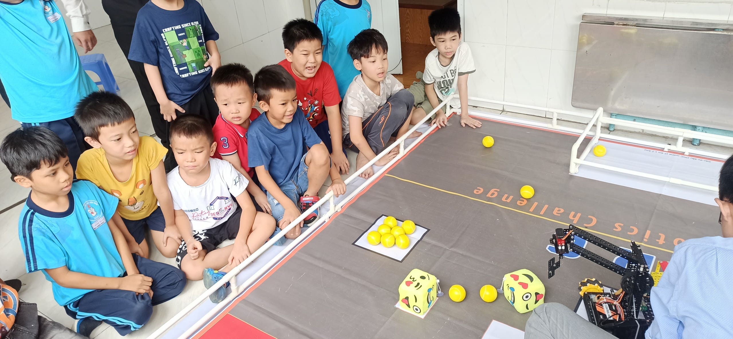Ngày hội STEM tại trường Tiểu học Hòa Bình, Quận 1, TP. HCM với sân chơi Robocon ORC